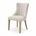 Chaise en tissu beige avec pieds en bois