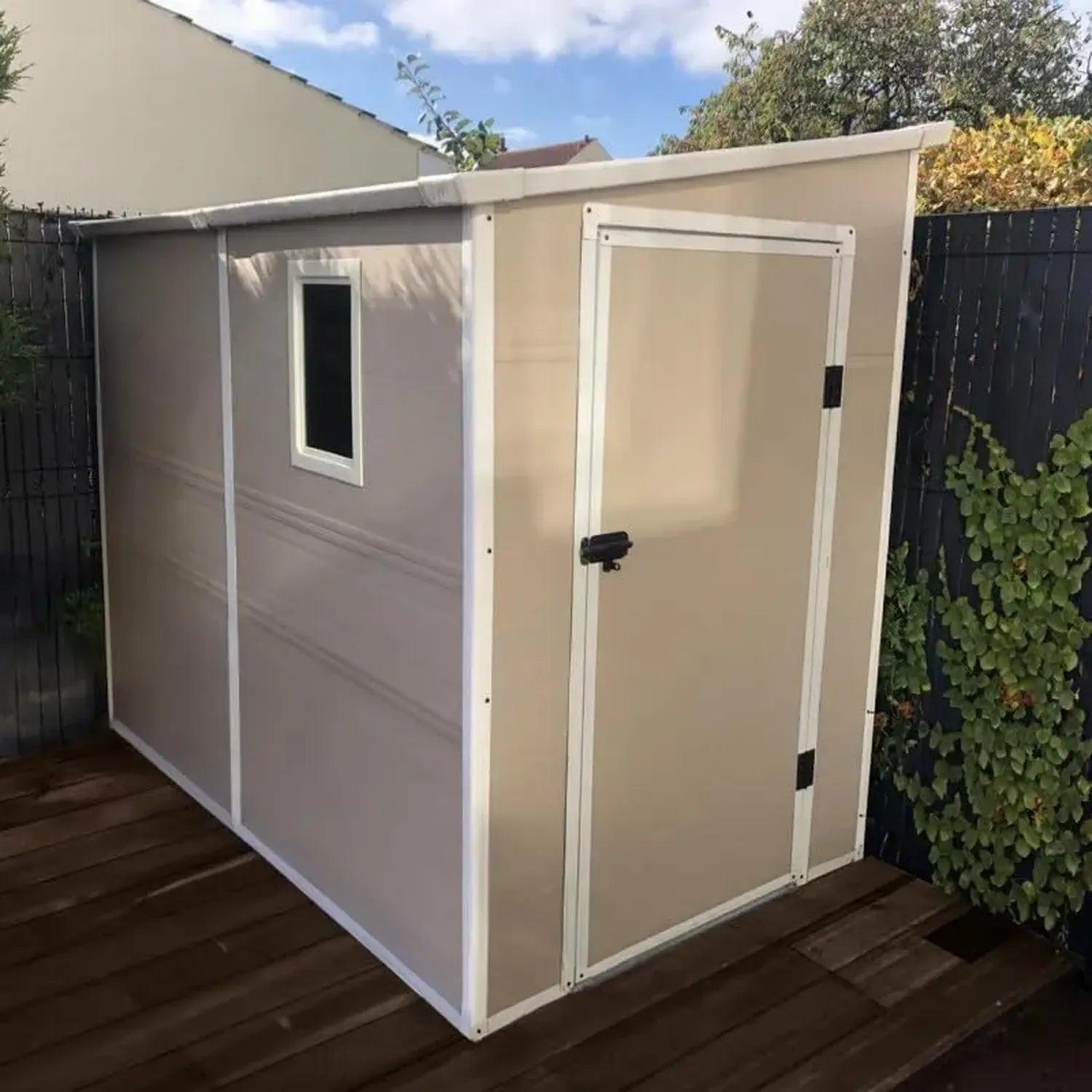 Abri de Jardin en Résine Beige 3,55m² avec Kit de Fondation et Fenêtre